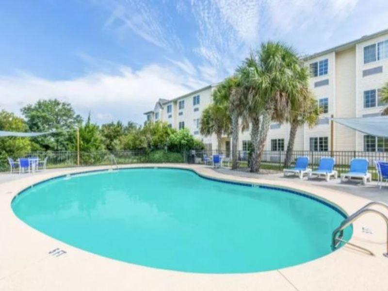 Microtel Inn & Suites By Wyndham Carolina Beach Bagian luar foto