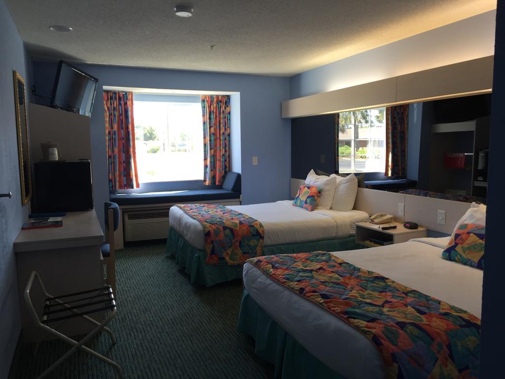 Microtel Inn & Suites By Wyndham Carolina Beach Bagian luar foto