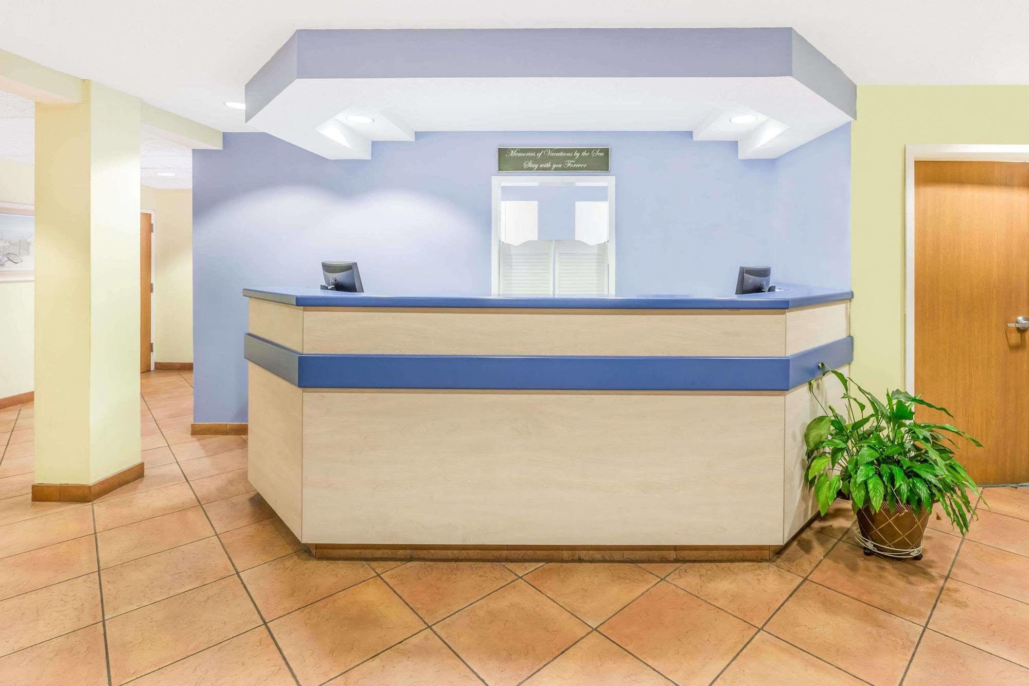Microtel Inn & Suites By Wyndham Carolina Beach Bagian luar foto