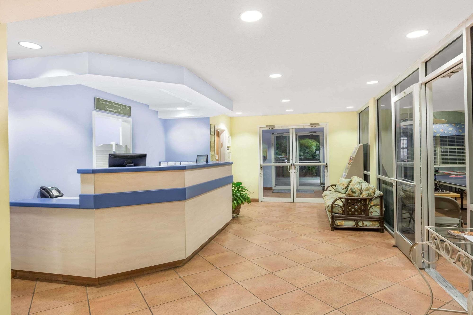 Microtel Inn & Suites By Wyndham Carolina Beach Bagian luar foto