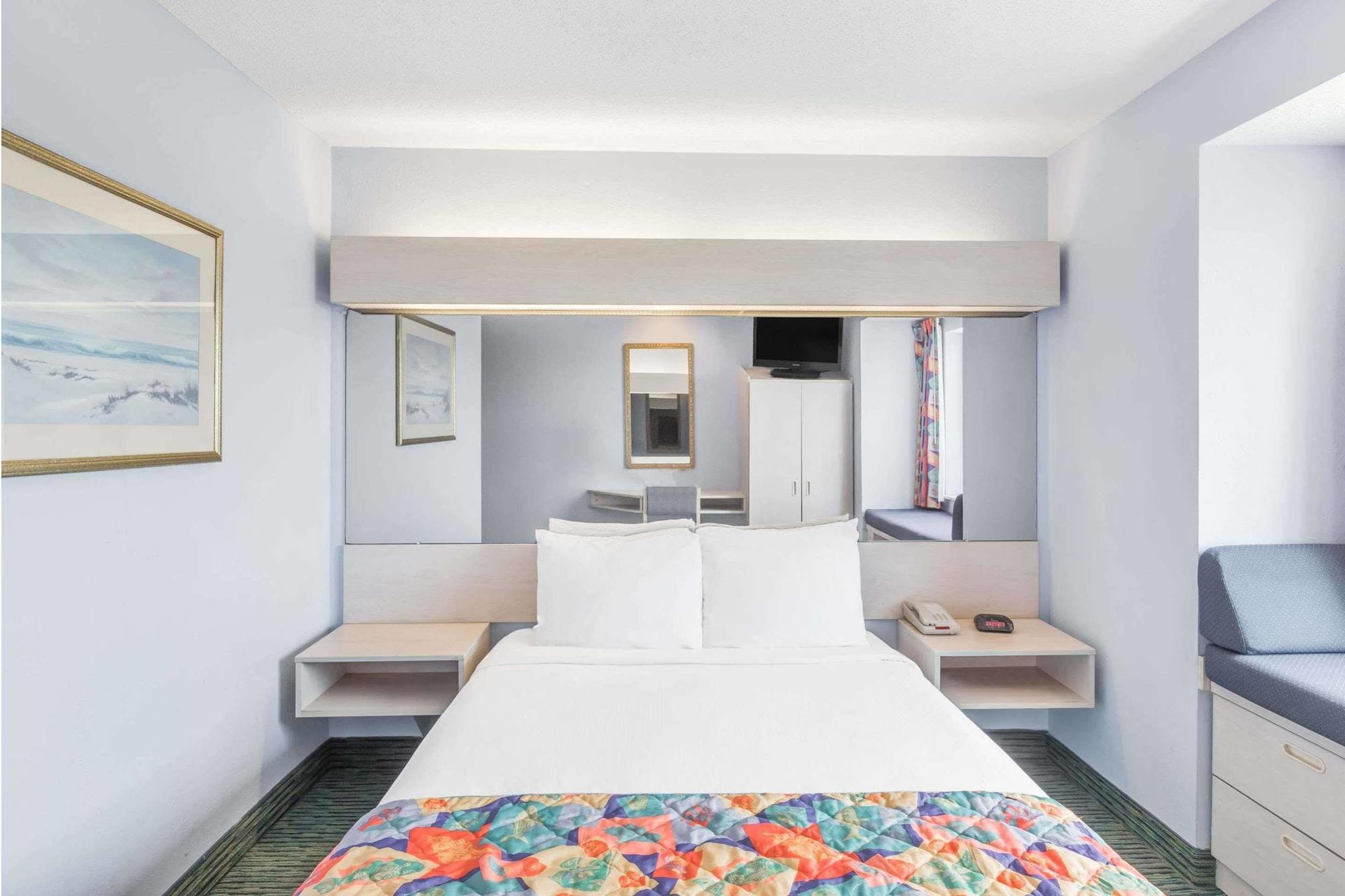 Microtel Inn & Suites By Wyndham Carolina Beach Bagian luar foto