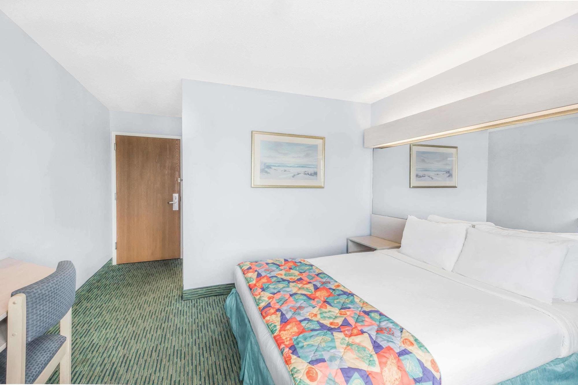 Microtel Inn & Suites By Wyndham Carolina Beach Bagian luar foto