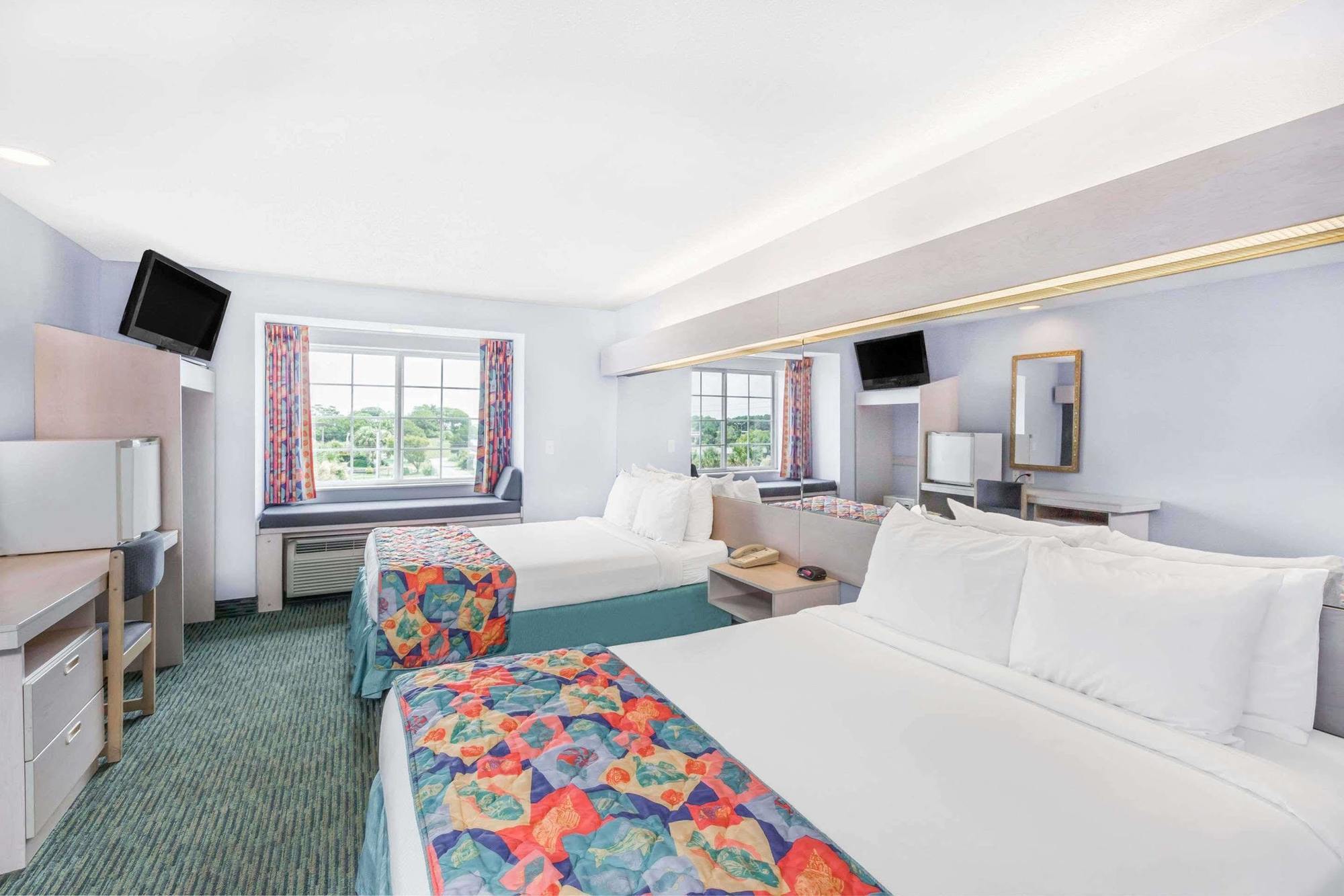Microtel Inn & Suites By Wyndham Carolina Beach Bagian luar foto